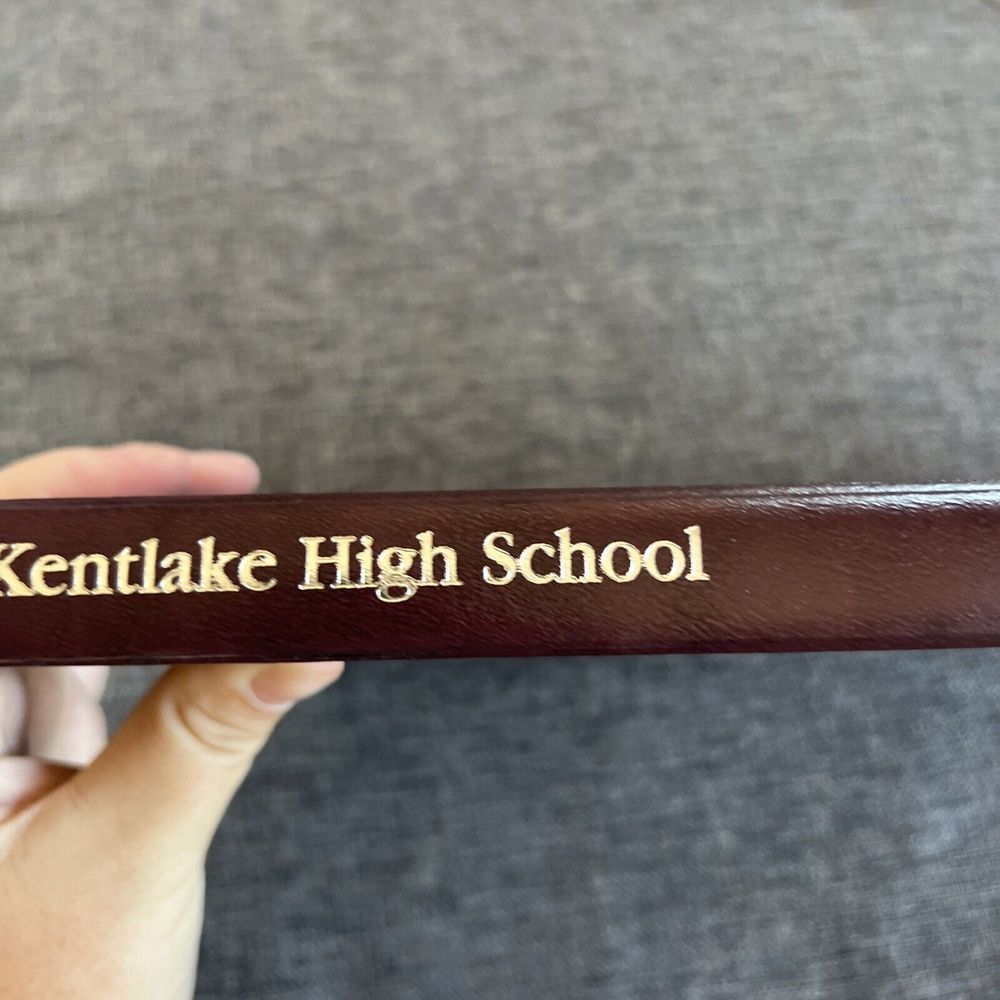 Kentlake High School Yearbook 2000‎ Kent Washington - Picture 4 of 10